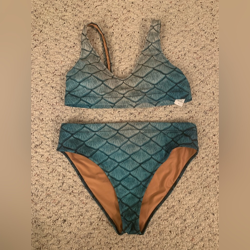 Brand new Finfolk productions shipwreck siren bikini size large